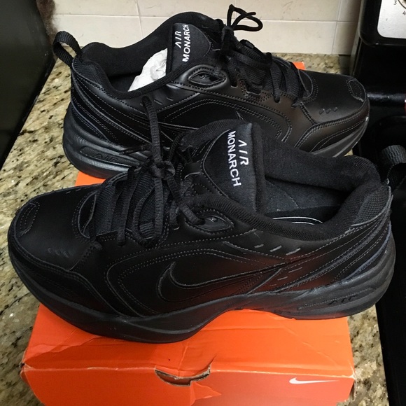 Brand new Men’s Nike monarch walking sneakers size 9.5 Black in color - Picture 3 of 5